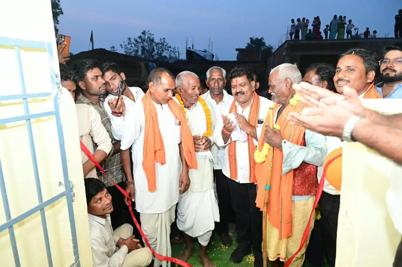 Deputy Chief Minister Shri Vijay Sharma Reaches Villagers in Bhalpahari and Achanakpur, Gifts Development Works Worth Rs 48 Lakh