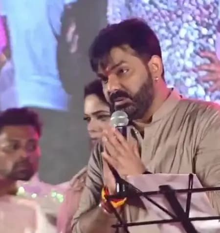 Pawan Singh’s Public Apology to Akshara Singh Highlights Muangr Celebration
