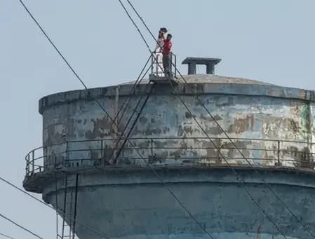 Three-Hour Rescue Ends Water Tank Standoff in Jharkhand's Giridih